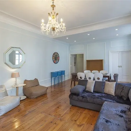 Excellent 4 Bedroom Apartment In Lisbon
