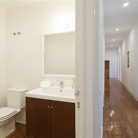 Excellent 4 Bedroom Apartment In Lisbon