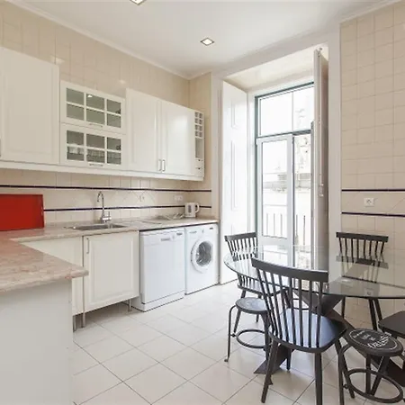 Apartment Excellent 4 Bedroom Apartment In Lisbon *