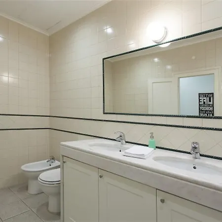 Excellent 4 Bedroom Apartment In Lisbon Lisboa