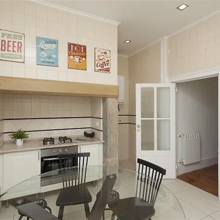 Excellent 4 Bedroom Apartment In Lisbon Apartment