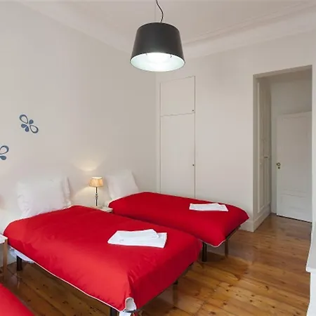 Excellent 4 Bedroom Apartment In Lisbon