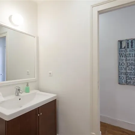 Excellent 4 Bedroom Apartment In Lisbon *
